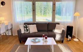 Cozy Renovated House With A Lot Of Parking Space.